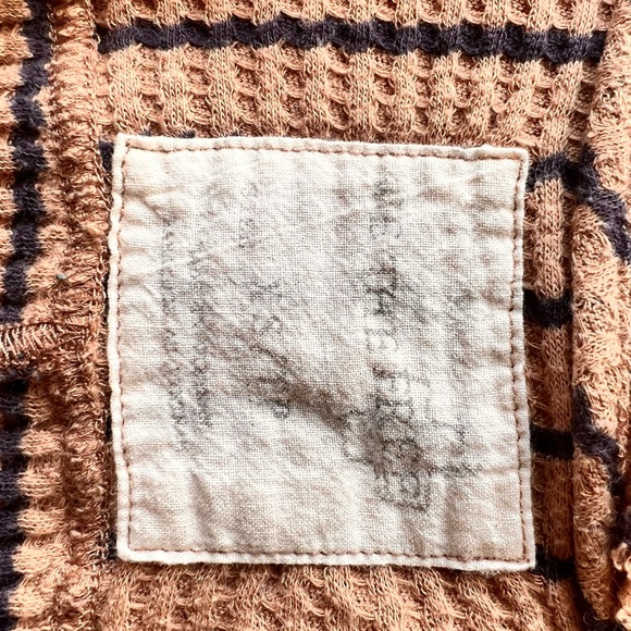 Free people size extra small thermal, long sleeve, peplum shirt - Picture 2 of 8